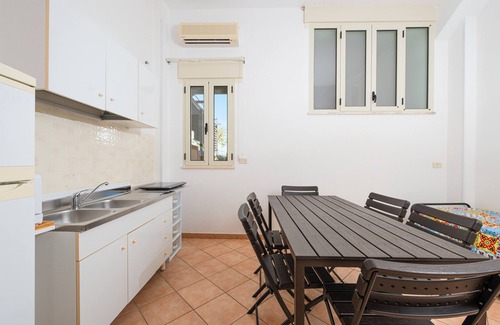 Cocumola Apartment | Apartment 'Angeli Nel Salento - Casa Vacanza 1' with Shared Terrace, Wi-Fi and Air Conditioning