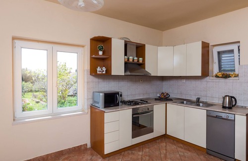 Banici Apartment | Apartment Ani - Two Bedroom Apartment with Terrace and Garden View