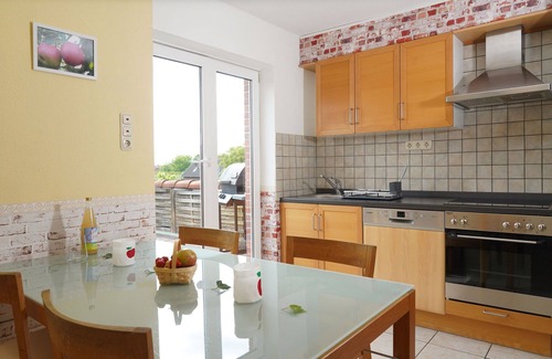 Jork Apartment | Apartment 'Apfelkorb' with Private Terrace and Wi-Fi