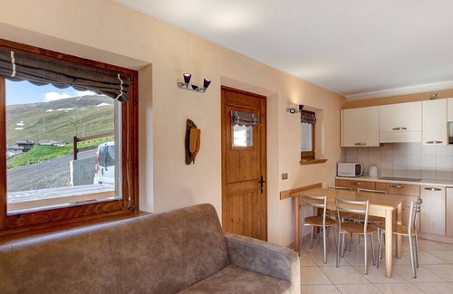 Gembre Apartment | Apartment 'Appartamenti Millenium Tiziano' with Mountain View, Shared Garden and Wi-Fi