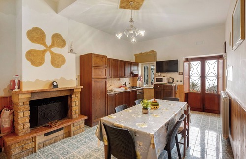 San Lazzaro Apartment | Apartment 'Appartamento Tramonto' with Sea View, Shared Terrace and Wi-Fi