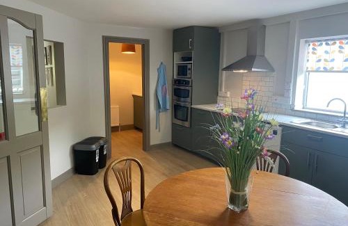 Durrow Apartment | Apartment at Bowe's Cafe