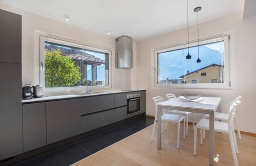 Senin Apartment | Apartment 'Aurelie' with Mountain View, Balcony and Wi-Fi