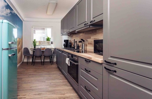 Busumer Deichhausen Apartment | Apartment 'Büsumer Butze' with Private Garden and Wi-Fi