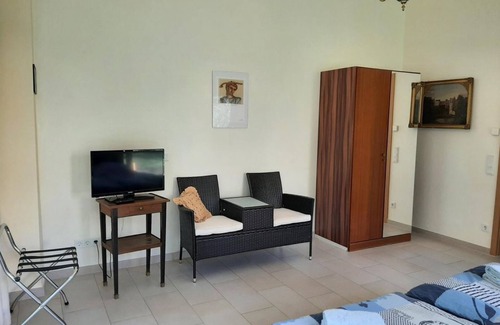 Kreuzweiler Bed & Breakfast | Apartment B upstairs - Thorn Castle