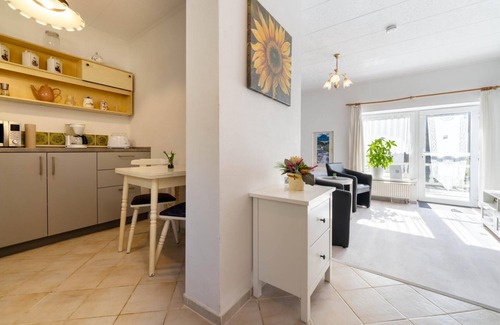 Liepe Apartment | Apartment 'Behling 1 with Terrace' with Shared Terrace, Communal Garden and Wi-Fi