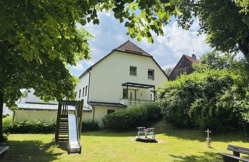 Bontkirchen Apartment | Apartment 'Biederbeck' with Balcony and Wi-Fi