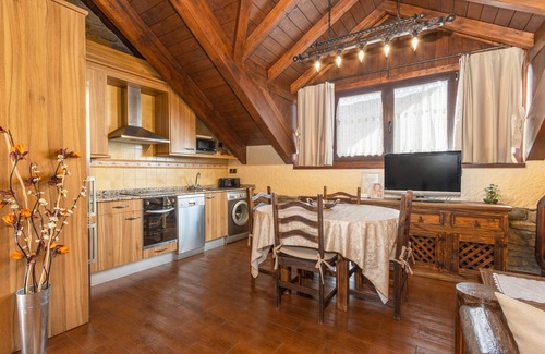 Borrastre House | Apartment 'Cambolino' with Mountain View, Private Terrace and Wi-Fi