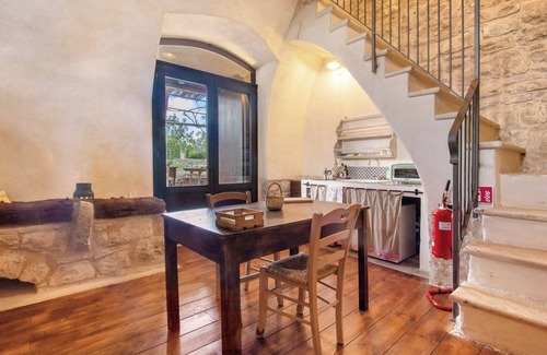 Bisceglie Apartment | Apartment 'Carrubo' with Shared Terrace, Shared Garden and Wi-Fi