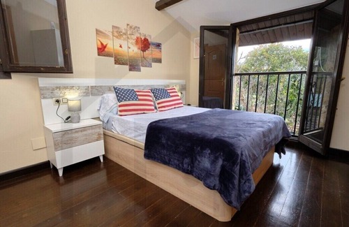 Lugo de Llanera Apartment | Apartment Casa Paisán - mountain view