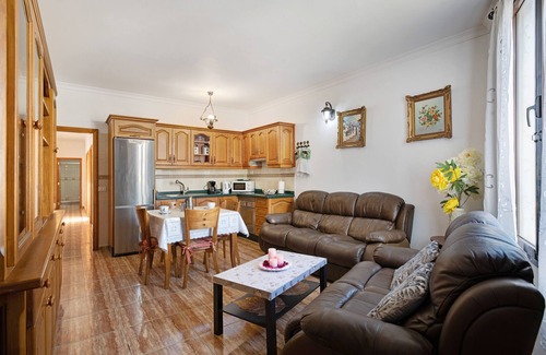 Uga Apartment | Apartment 'Casa Nina' with Mountain View & Shared Garden