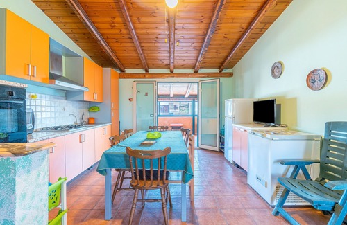 Agnone Bagni Apartment | Apartment 'Casa Pina A Due Passi Dal Mare' with Private Terrace and Air Conditioning