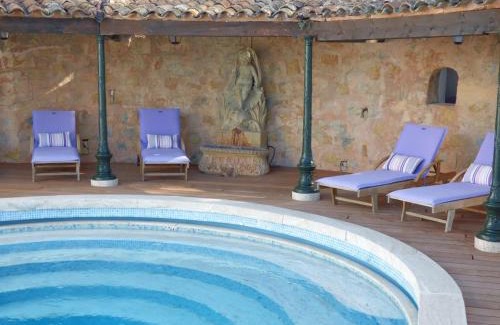 Chateauneuf-Grasse Apartment | Apartment Cézanne with heated pool and private garden