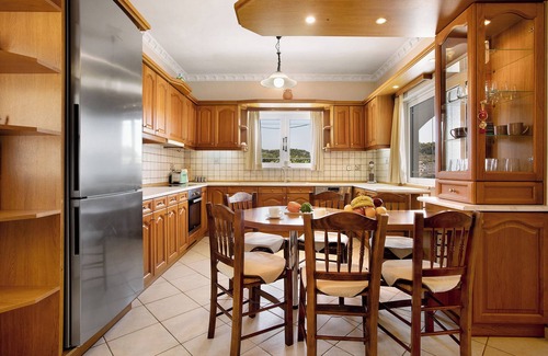 Agalas Apartment | Apartment 'Christine's House' with Private Pool, Wi-Fi and Air Conditioning