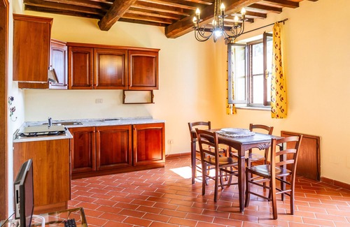 Magliano in Toscana Apartment | Apartment 'Coccinella' with Shared Pool, Wi-Fi and Air Conditioning
