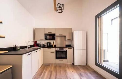 Centre Ville Apartment | Apartment Comfortable in the centre of Pau: parking, AC.