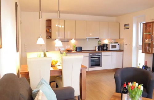 Wurster Nordseekuste Apartment | "Apartment Sonnenbogen: North Sea magic and comfort on the dike!"