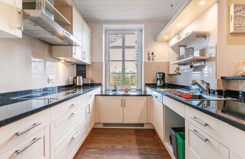 Cecilienkoog Apartment | Apartment 'Denkerhof Auszeit' with Shared Garden and Wi-Fi