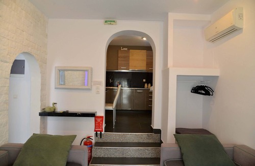 Agios Gordios Apartment | Apartment 'Doliva Studio' with Private Pool, Mountain View, Wi-Fi and Air Conditioning