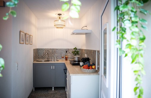 Weisenheim am Sand Apartment | Apartment-Ensuite with Shower-STUDIO