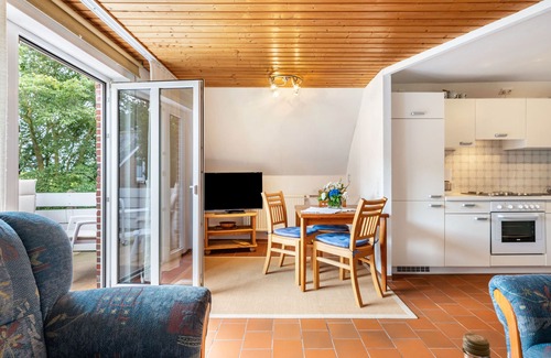 Suederhafen Apartment | Apartment 'Ella Walter, Kiek Ut' with Private Terrace, Shared Garden and Wi-Fi