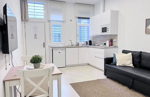 Los Tilos Apartment | Apartment-Ensuite with Shower-Street View-Estación Centro Vialia 7