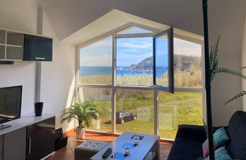 Porto de Espasante Apartment | Apartment with splendid views over the ocean and the beach.