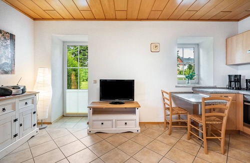 Krappe Apartment | Apartment 'Familie Nahrstedt Parterre' with Shared Terrace, Private Garden and Wi-Fi