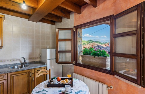 Llenin House | Apartment 'Fana' with Mountain View, Private Garden and Wi-Fi