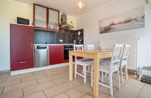 Ribnitz-Damgarten Apartment | Apartment Ferienwohnung Ostseezeit with Private Terrace, Shared Garden and Wi-Fi