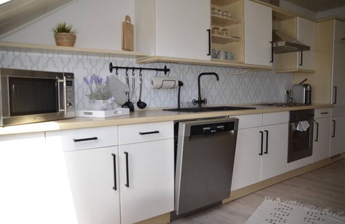 Staffelstein Apartment | Apartment 'Ferienwohnung Brehm' with Mountain View, Balcony and Wi-Fi