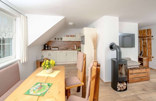 Neuendorf Apartment | Apartment 'Ferienwohnung Heuschober' with Balcony and Wi-Fi