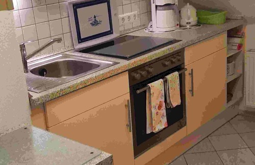 Wesselburen Apartment | Apartment 'Ferienwohnung Neumann' with Shared Garden, Balcony and Wi-Fi