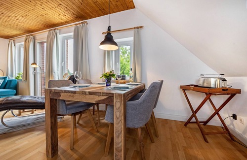 Bendestorf Apartment | Apartment 'Ferienwohnung Abendsonne' with Shared Garden, Balcony and Wi-Fi