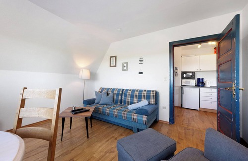 Suederhafen Apartment | Apartment 'Ferienwohnung Deichblick' with Shared Garden, Balcony and Wi-Fi