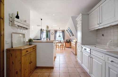 Suederhafen Apartment | Apartment 'Ferienwohnung Ingwersen Nordstrand' with Private Terrace and Wi-Fi