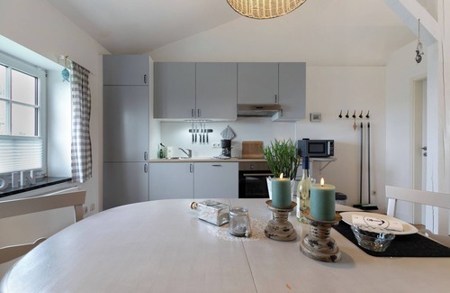 Sonke-Nissen-Koog Apartment | Apartment 'Ferienwohnung Marschblick' with Private Terrace, Shared Garden and Wi-Fi