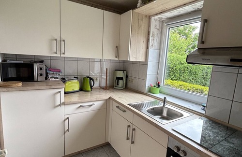 Hallig Langeneß Apartment | Apartment 'Ferienwohnung Uthlande' with Shared Terrace, Shared Garden and Wi-Fi