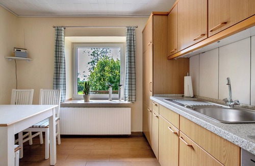 Delve Apartment | Apartment 'Ferienwohnung Am Eiderdeich' with Private Terrace, Shared Garden and Wi-Fi