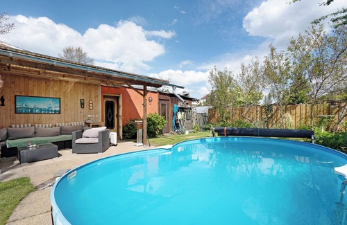 Ruhland Apartment | Apartment 'Ferienwohnung Mit Aufenthaltsraum' with Shared Pool, Shared Terrace and Wi-Fi