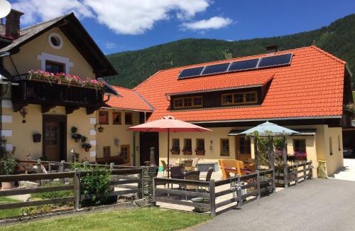 Gnesau Apartment | Apartment Ferienwohnung Gurkhof 2 - Gurk by Interhome