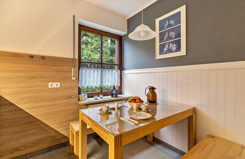 Warwerort Apartment | Apartment 'Fewo Pippert' with Private Terrace, Private Garden and Wi-Fi