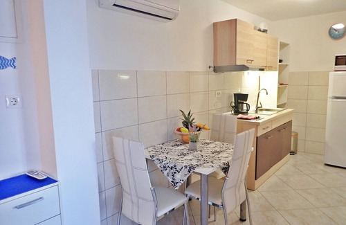 Tribanj Apartment | Apartment for 2-3 persons directly on the beach