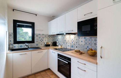 Le Rayol Apartment | Apartment in Saint-Tropez with Beach Access