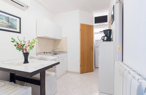 Strmac Apartment | Apartment + free boat trip + 2 free bikes + PlayStation 4 + air condition + WiFi