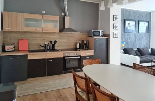 Dohna Apartment | Apartment 'Geräumige Moderne 3 Raumwohnung' with Shared Terrace and Wi-Fi