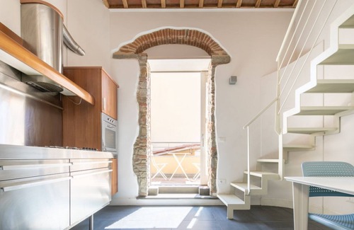 Florence Apartment | Apartment Giglio Bianco in Florence by Mmega