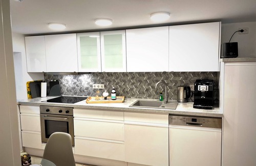 Hagelloch Apartment | Apartment 'Graf' with Private Terrace, Shared Garden and Wi-Fi