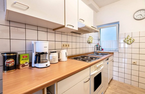 Lunden Apartment | Apartment 'Groth's' with Shared Terrace, Shared Garden and Wi-Fi