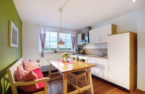 Herzfelde Apartment | Apartment 'Haus Am See - Zur Roten Tür' with Lake View, Private Terrace and Wi-Fi